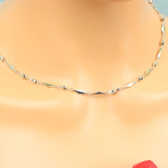 Delicate & Contemporary Necklace Chain, A Lovely Choice for Women, EVCH1672 - Picture 4 of 10